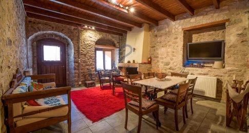 2325686 - Μονοκατοικία Προς Πώληση, Καλάβρυτα, 255 τ.μ., €185.000
