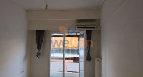 2529504 -Διατίθεται φωτεινό και λειτουργικό διαμέρισμα 55τ.μ.στην Καλλιθέα, το οποίο αποτελείται από ένα άνετο υπνοδωμάτιο, ευρύχωρο σαλόνι, ανεξάρτητη κουζίνα και μπάνιο. Η πρακτική διαρρύθμισή του το καθιστά ιδανική επιλογή για ιδιοκατοίκηση από ένα άτο
